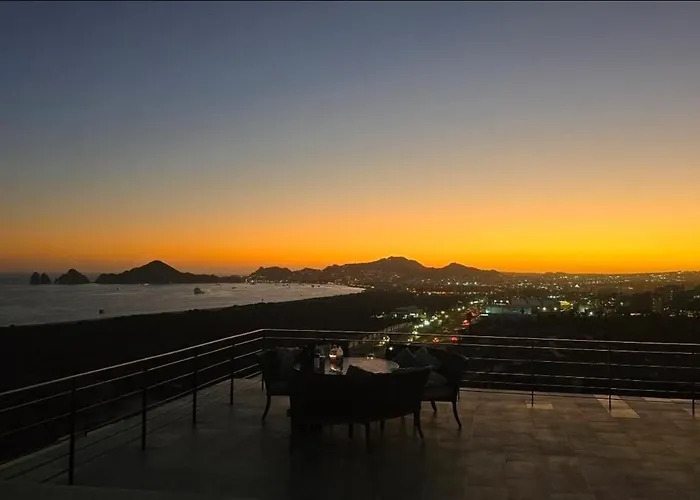 Luxury Overlooking The Arch Apartment *