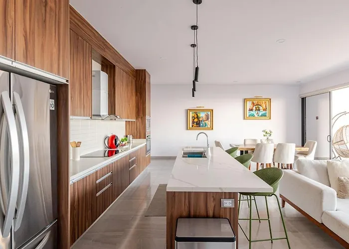 Luxury Overlooking The Arch Apartment *