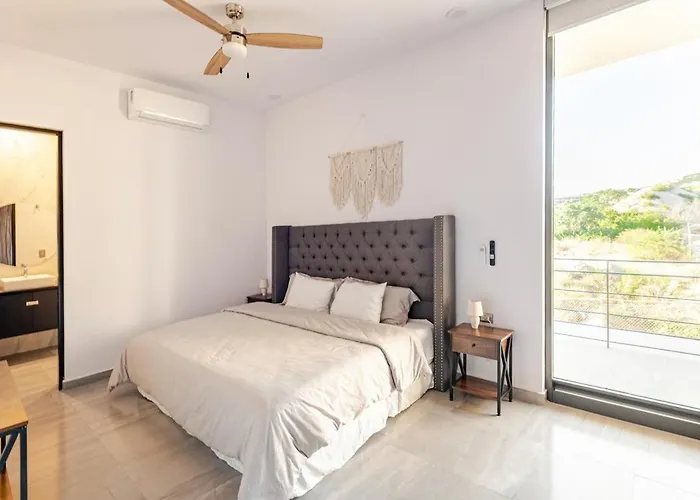 Luxury Overlooking The Arch Apartment